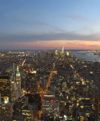 Geniesse einen Helikopter Rundflug über New York